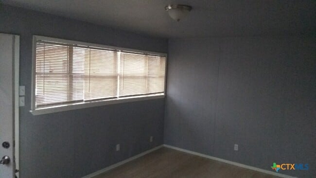 Building Photo - 548 Newton Ave