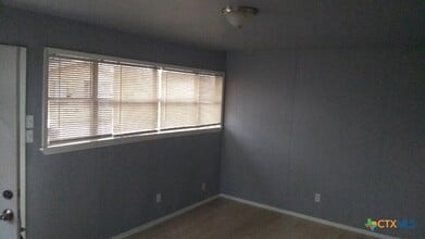 Building Photo - 548 Newton Ave