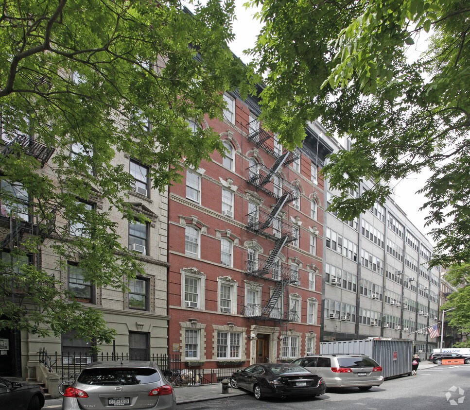 240-242 E 21st St - 240 E 21st St