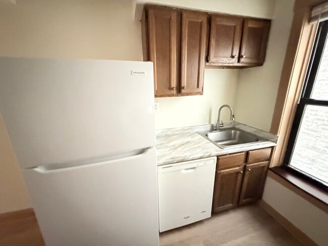 Foto del edificio - 6436 N Hamilton Ave