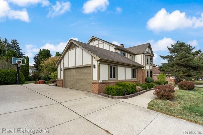 Building Photo - 1574 Devonshire Dr