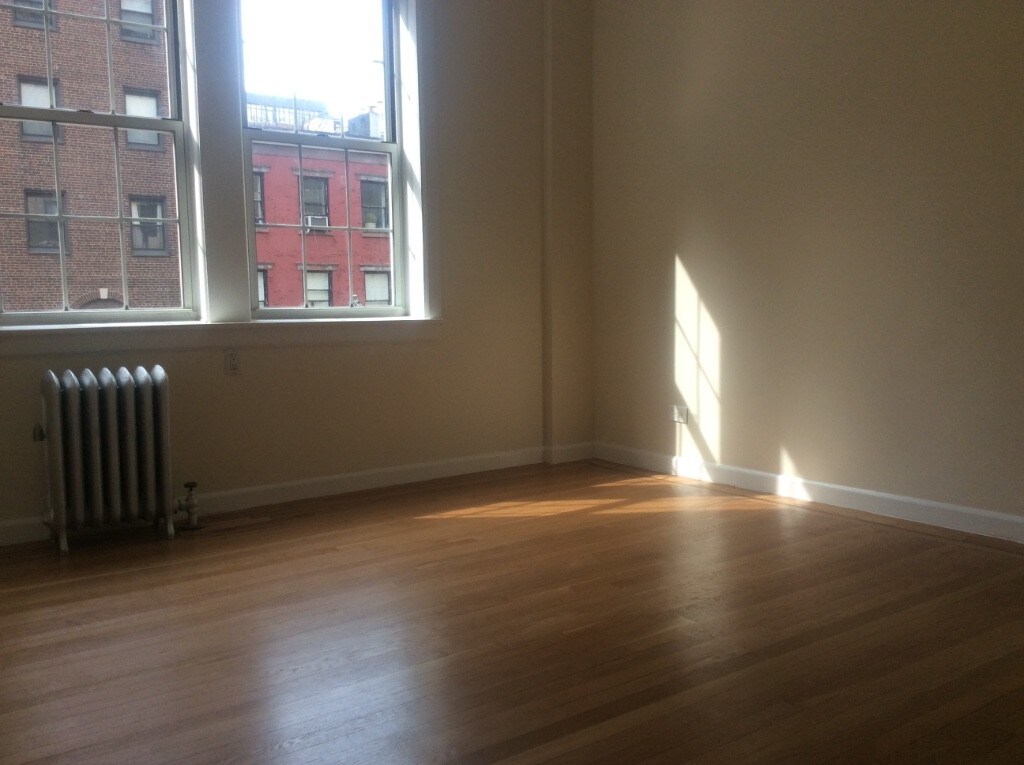 Primary Photo - 17 W 13th St