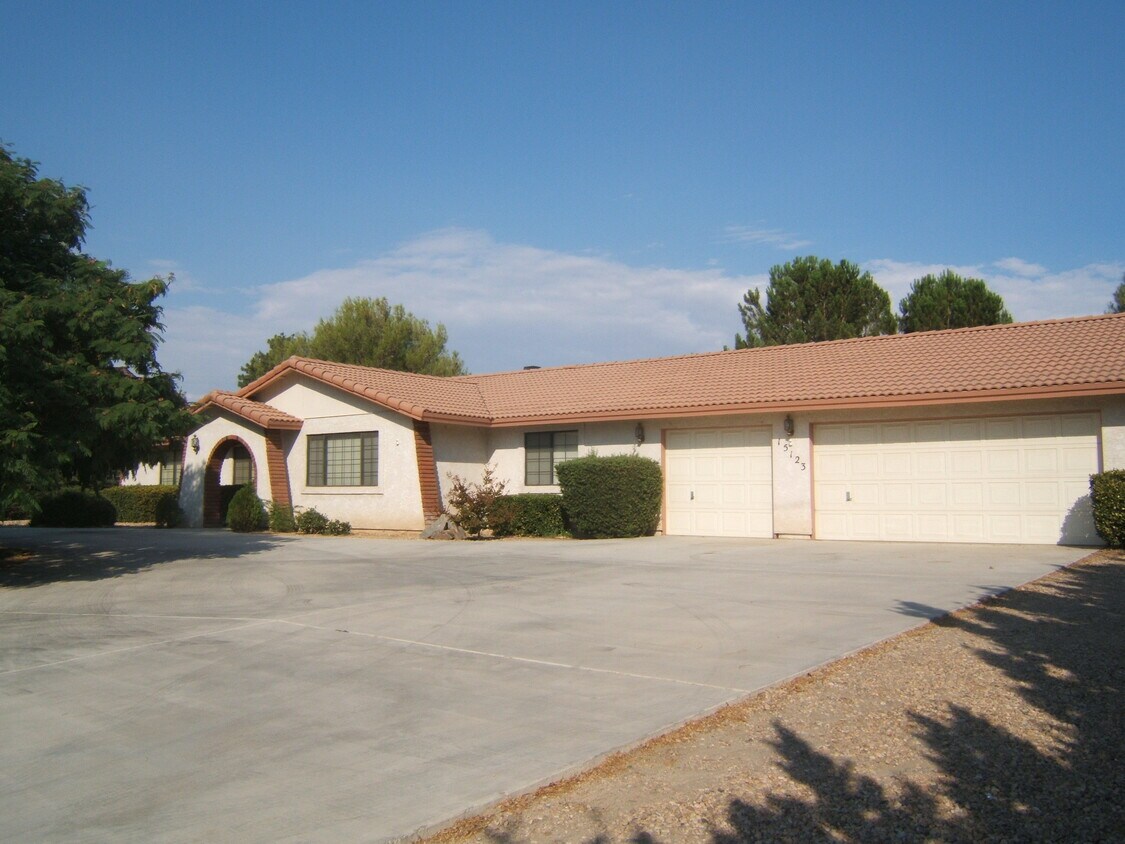 15123 Riverside Lane, Apple Valley, Ca. - 15123 Riverside Ln
