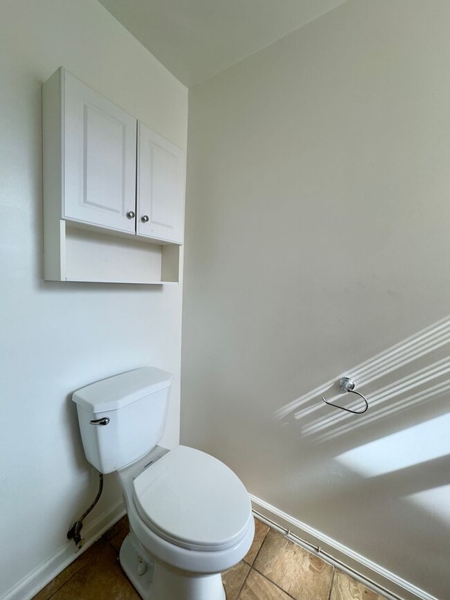 Building Photo - Charming 3 Bedroom/2.5 Bathroom Townhome i...