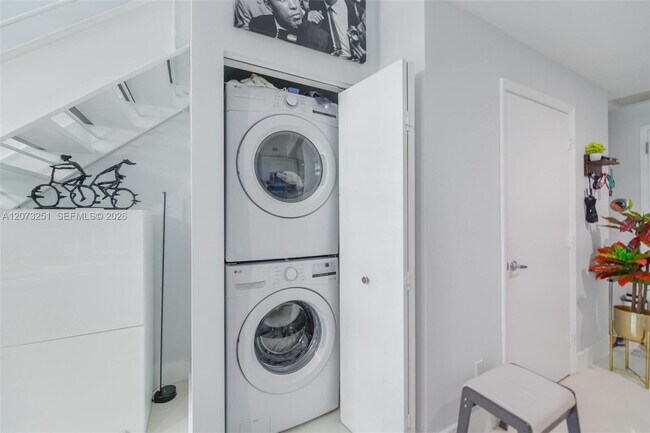 Foto del edificio - 60 SW 13th St