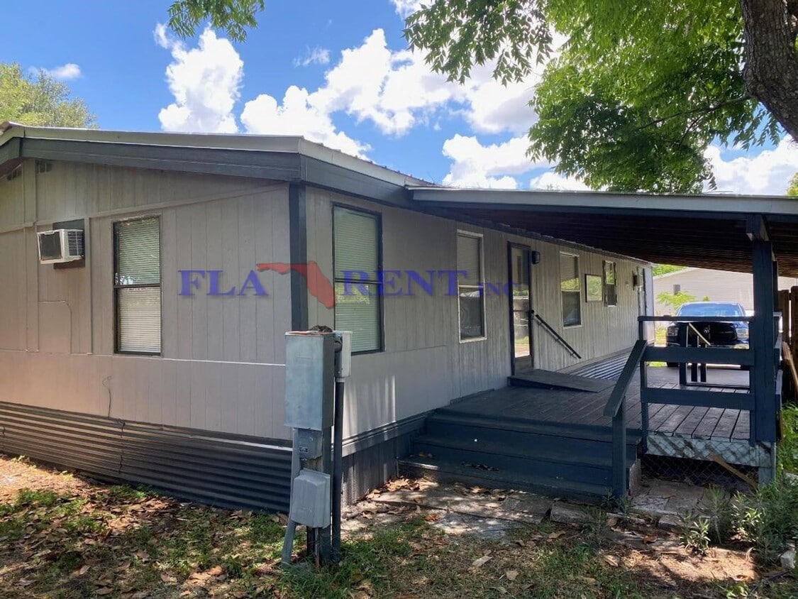 Building Photo - 3/2 Mobile Home with fenced yard