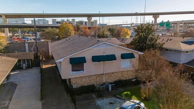 Foto del edificio - 4723 Merwin St