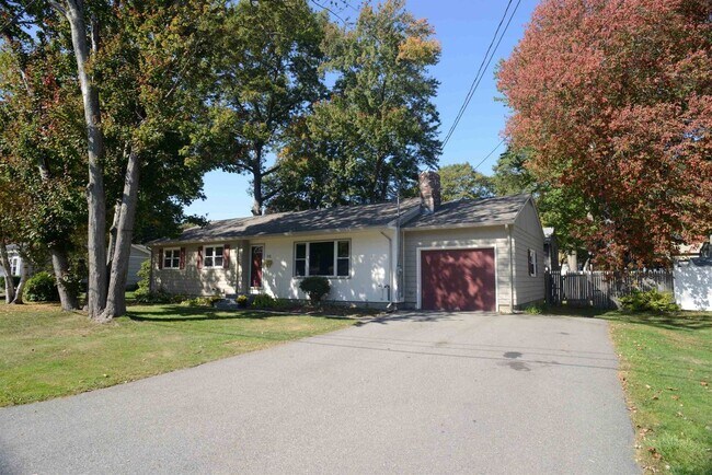 Foto del edificio - 311 McKinley Rd