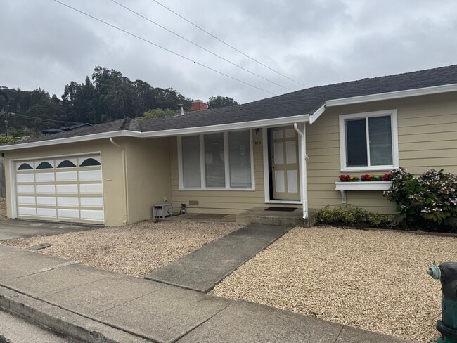 Building Photo - 904 Crespi Dr