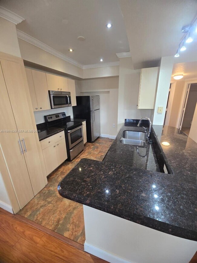 Building Photo - 2536 Centergate Dr