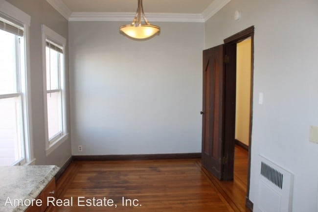 Building Photo - 1737 Chestnut St