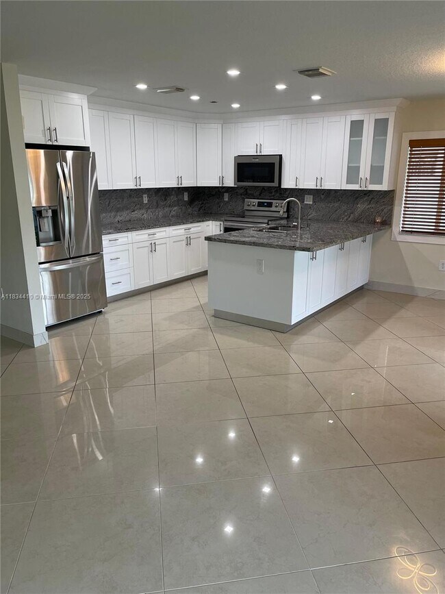 Building Photo - 4101 SW 148th Pl
