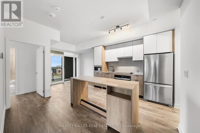 Photo du bâtiment - 1007 The Queensway