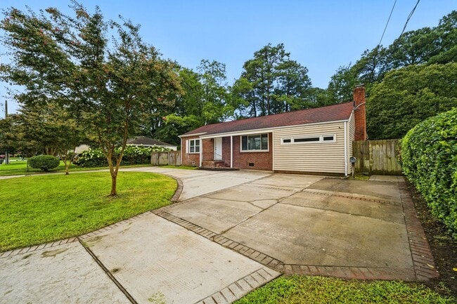 Building Photo - 107 Woods Rd