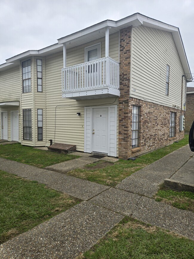 Building Photo - 117 Oak Ridge Ave