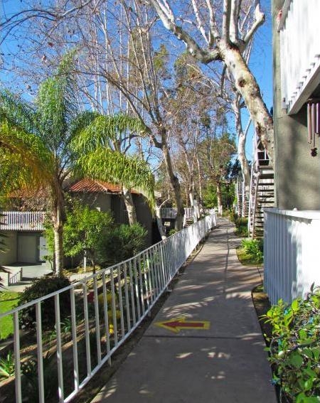 Pasarela peatonal - Park Victoria Apartments