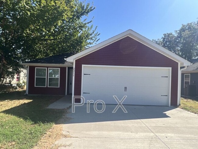 Building Photo - 2211 S Tyler Ave