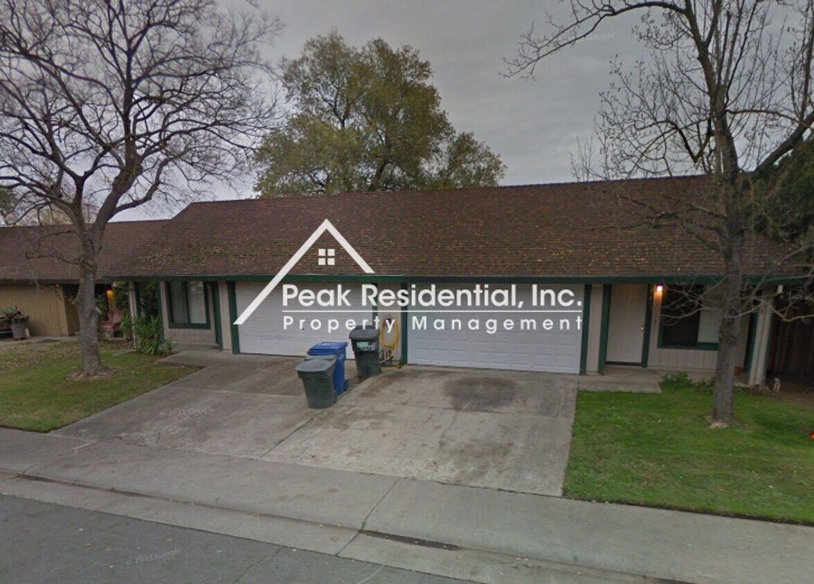 Primary Photo - Spacious 2bd/2ba Foothill Farms Duplex wit...