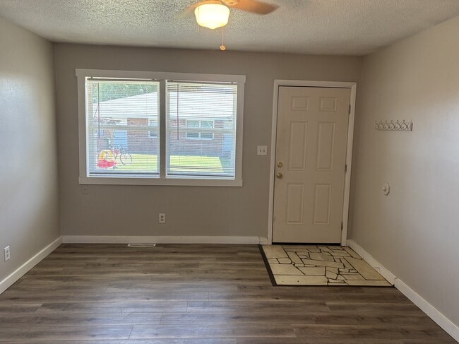 Foto del edificio - 2027 S Ingram Mill Rd