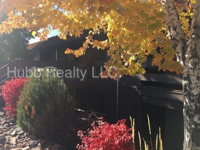 Building Photo - Dramatic View Skyline Condo 2 Bdr/2 Bath