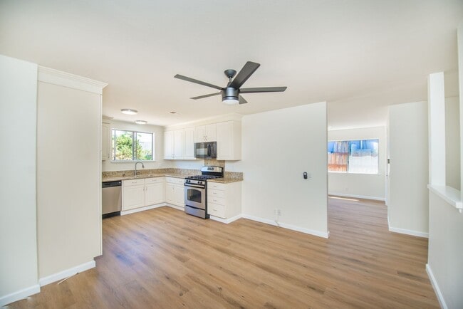 Building Photo - 968 Paularino Costa Mesa