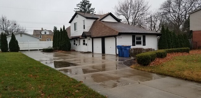 Building Photo - 11240 Canterbury Dr