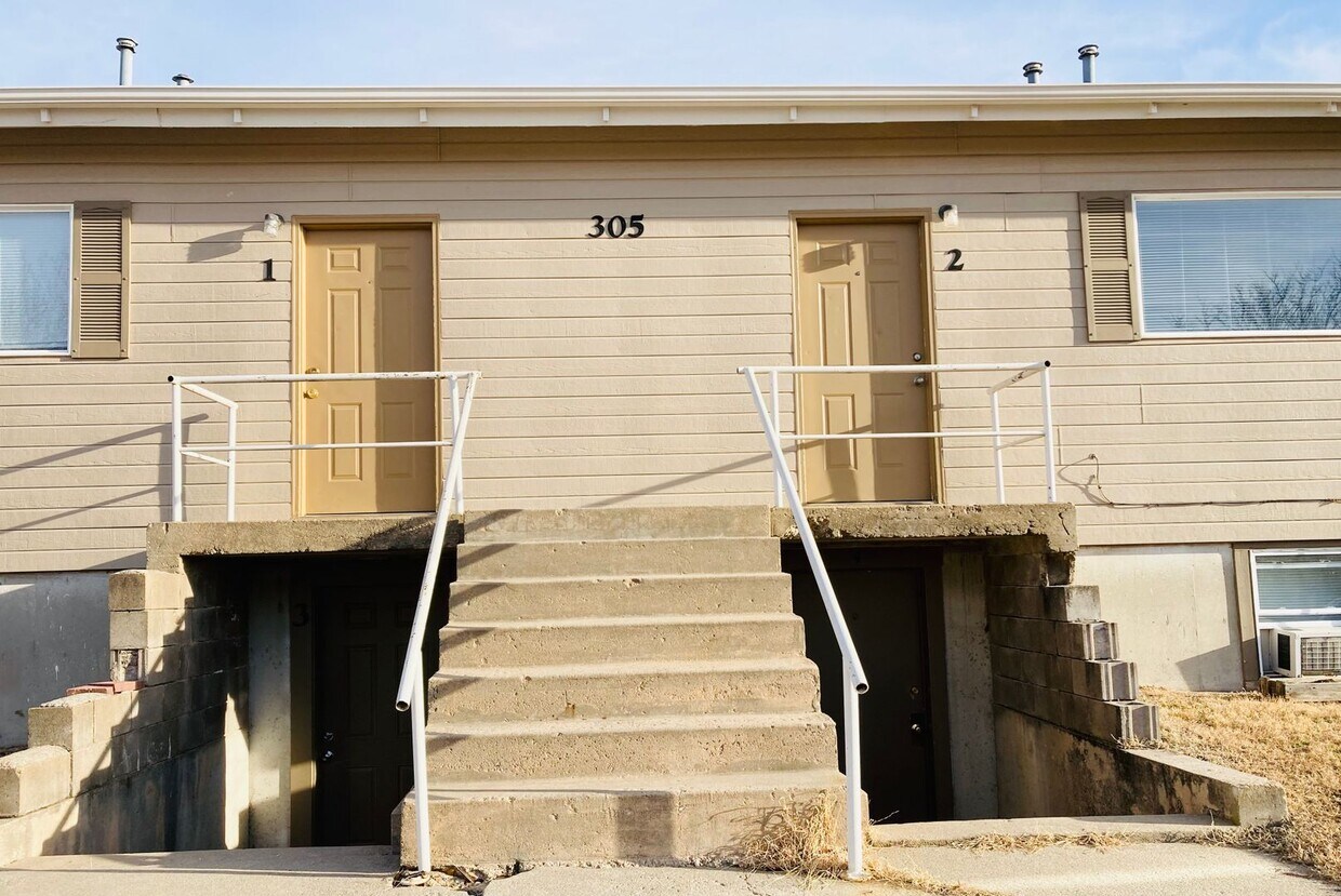 Primary Photo - Cute and Cozy, Close to Fort Riley!