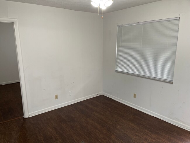 Building Photo - 340 6th Ave