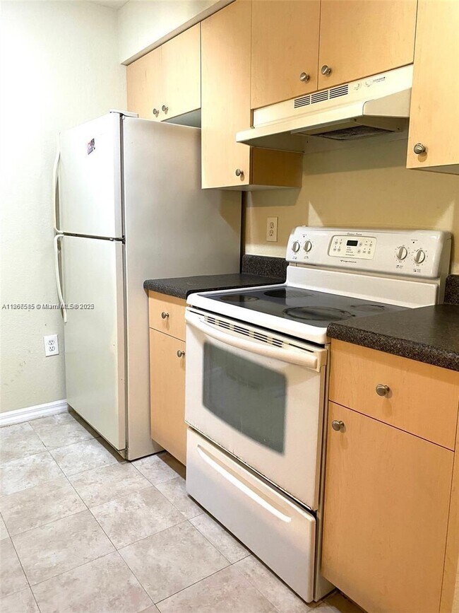 Foto del edificio - 2564 Centergate Dr