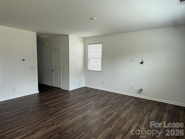 Building Photo - 404 Silver Birch Ct