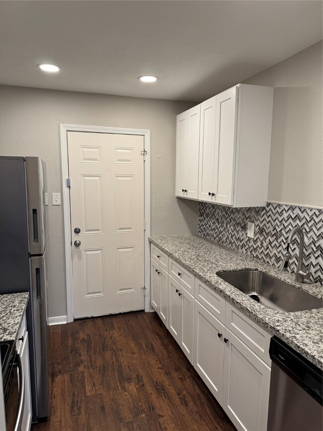 Building Photo - 7700 Creekbend Dr