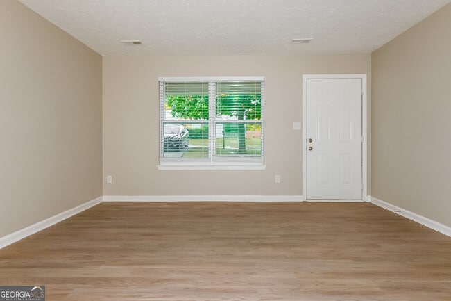 Building Photo - 35 Pinecone Ct