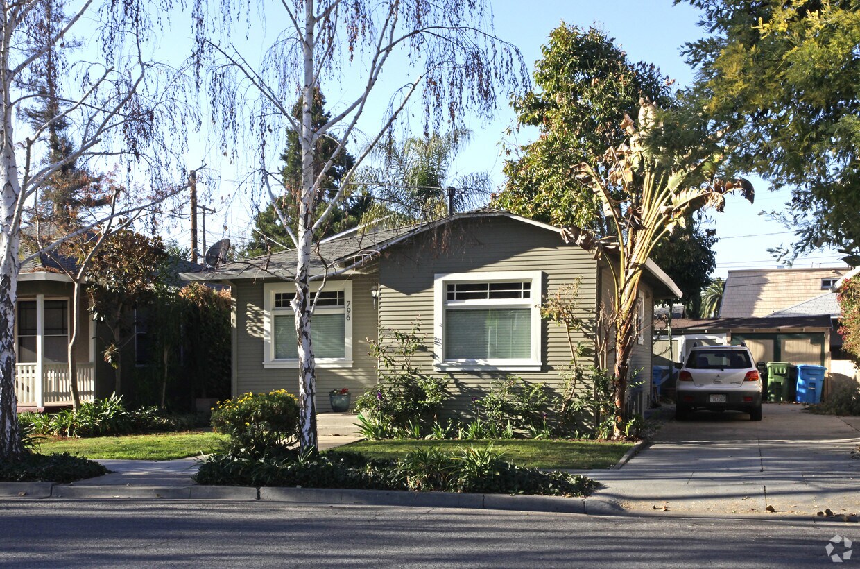 Primary Photo - 786-798 Main St