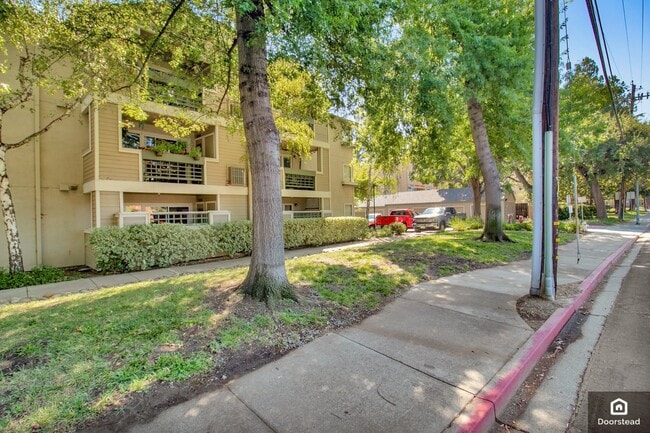 Building Photo - 2550 Oak Rd