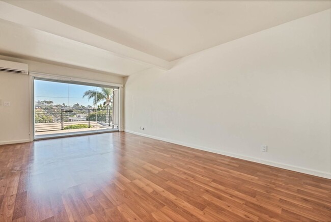 Foto del edificio - Walk to Beach & Downtown in Charming Lagun...