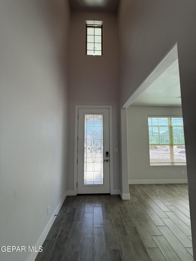 Building Photo - 2233 Sandstone Pl