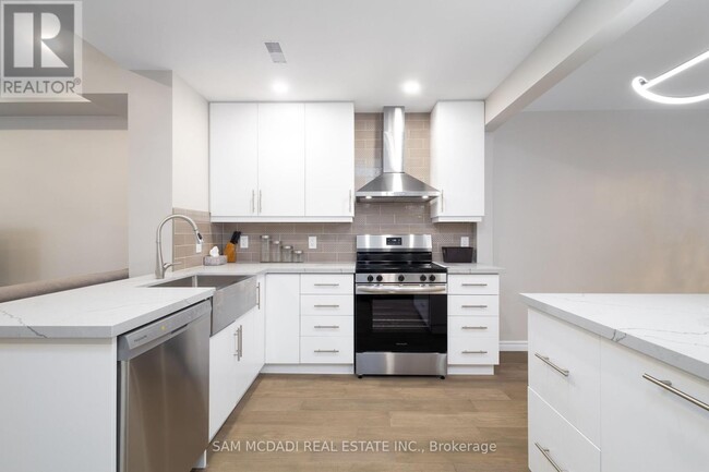 Building Photo - 606 Drymen Crescent