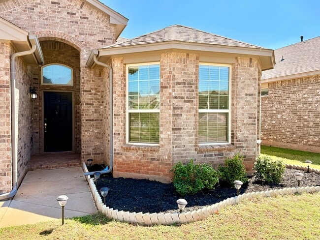 Photo - Beautiful 4 Bed 2 Bath in Mustang Schools House