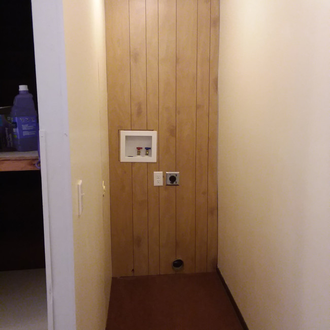 Foto del edificio - 407 E Lake St