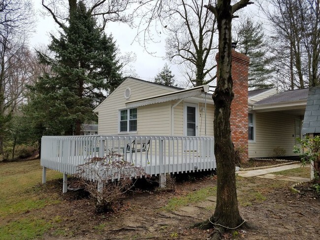 Building Photo - 1 Roe Ln