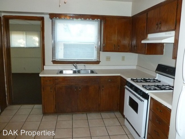 Building Photo - 7425 N Teutonia Ave