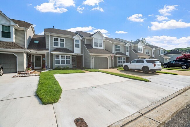 Building Photo - Furnished Townhome in VB
