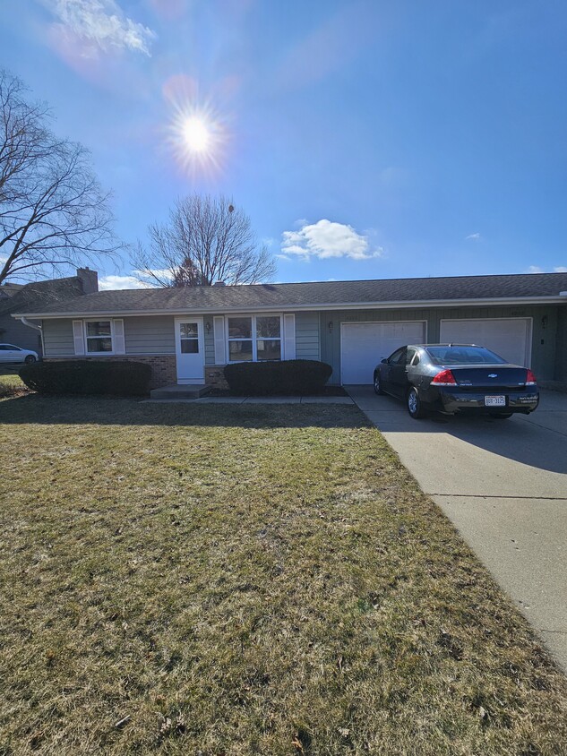 Primary Photo - 4210 Park View Dr