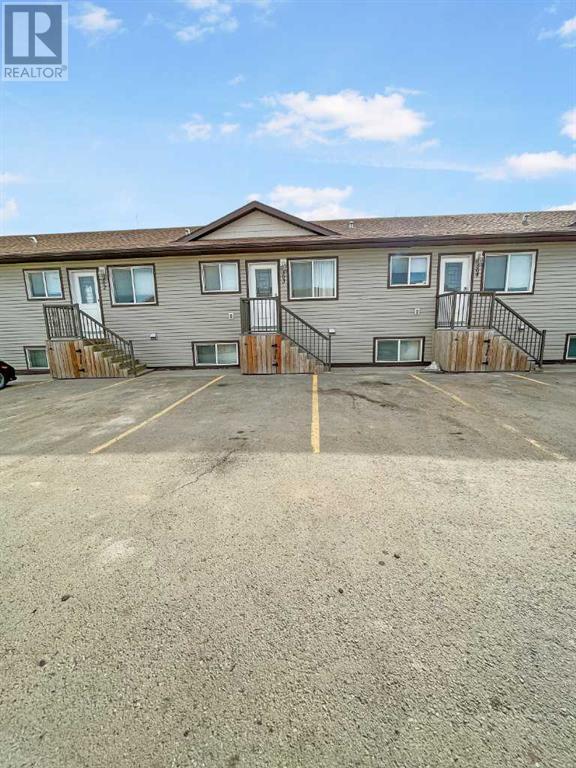 Building Photo - 9225-393 93 Ave