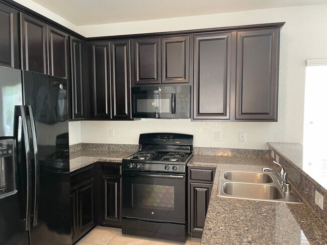 Foto del edificio - Beautiful 3Bed/2.5Bath home located in Cen...