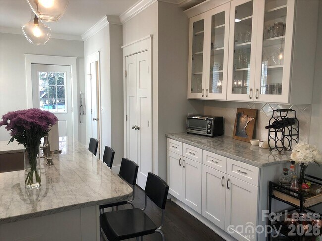 Foto del edificio - 2117 Kirkwood Ave