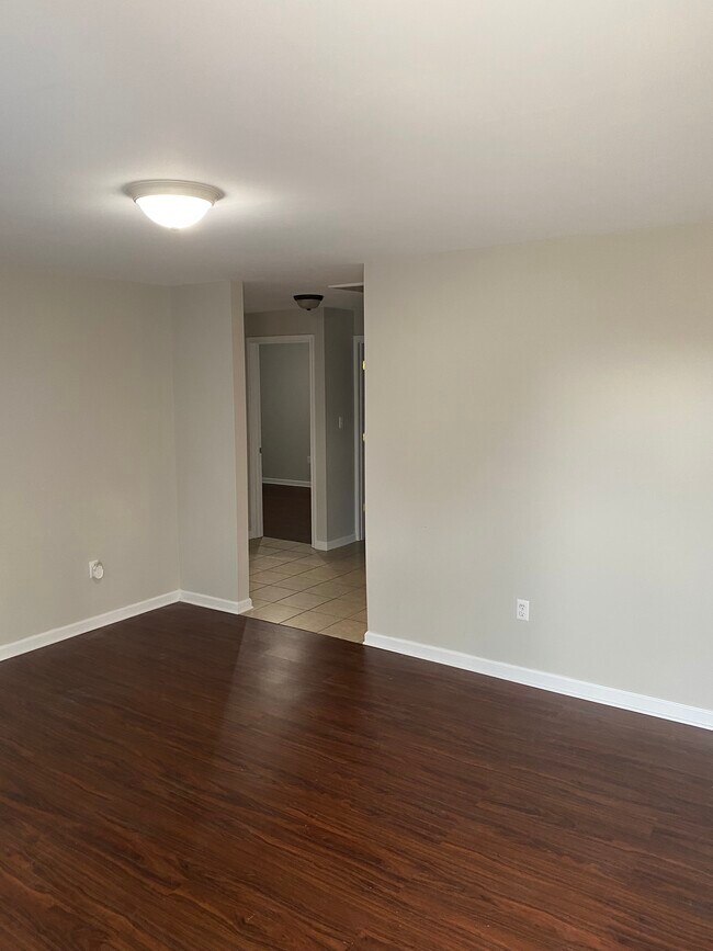 Building Photo - 1812 Ozone Ct