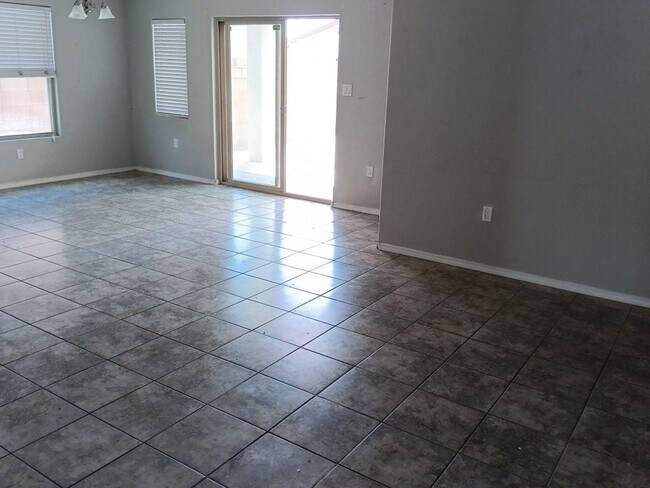 Foto del edificio - 739 Taos Pl SW