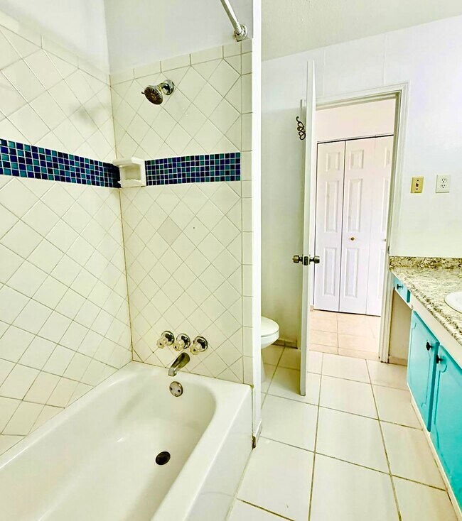 Building Photo - 6405 Westward St