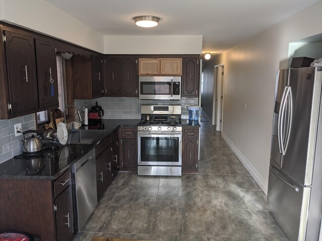 Building Photo - 6013 W Gunnison St